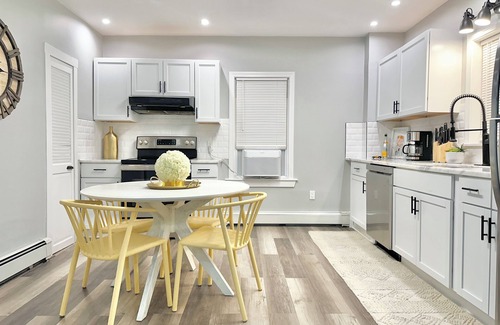 Marlborough House | PERFECT Newly Renovated Tranquil 4-bedroom House w/parking and WiFi