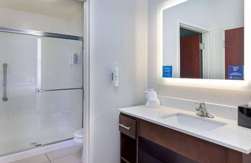 Sandy Springs Hotel | Perfect North Atlanta Getaway: Indoor Pool, Fitness Center & Free Parking