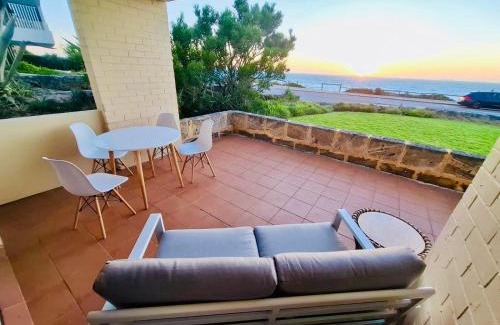 Cottesloe Apartment | Perfect Oceanfront Cottesloe apartment