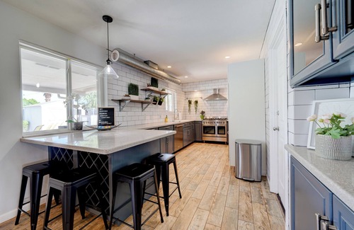 Village Grove House | Perfect Old Town Location! Low Fees! Pool Heating Included. Good Vibes!