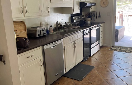 Oxford House | Perfect Ole Miss Game Day Getaway - 6BR/3.5BA Home with Pool