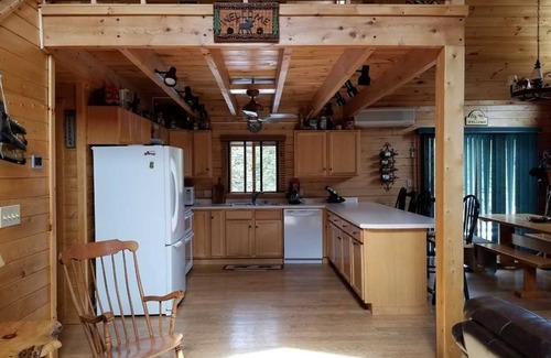 Thornton Cabin | Perfect Pemi Riverfront Log Cabin, Great for Families, Sleeps 10.