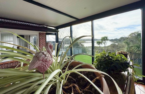 Te Atatu Peninsula House | Perfect Peninsular Location - 3 BR family home.