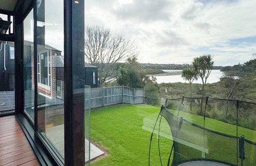 Te Atatu Peninsula House | Perfect Peninsular Location - 3 BR family home.