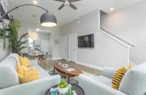 South Pensacola House | Perfect Pensacola Location & Private Yard