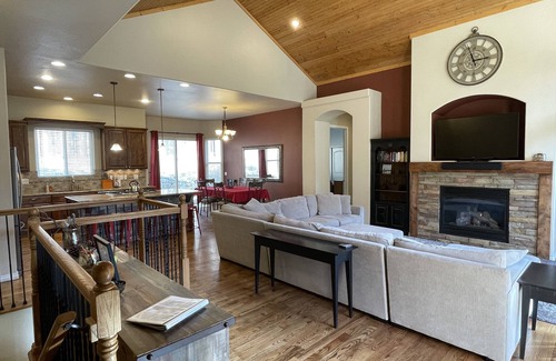 Cascade House | Perfect Pike's peak basecamp location & spacious luxury for active family/group