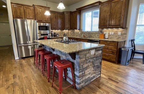 Cascade House | Perfect Pike's peak basecamp location & spacious luxury for active family/group
