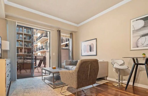 Uptown Apartment | Perfect Place In The City! Leads Out To Pool