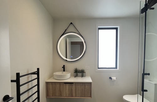 Te Kowhai House | Perfect place to stay, close to the city but with scenic views
