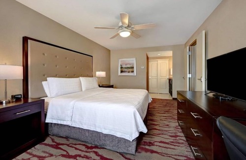 Albuquerque House | Perfect Place to Unwind! Free Breakfast, Full Kitchen, Pets Allowed!