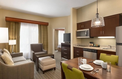 Feather Sound Hotel | Perfect Place to Unwind! 2 Spacious Units, Free Breakfast, Full Kitchen, Pool!