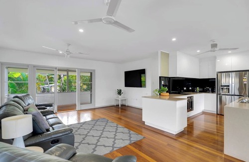 Edge Hill House | Perfect Pool House Idyllic Tropical Retreat