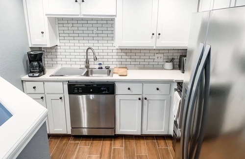 Old Enfield Condo | Perfect Price & Central Location - 5 Mins to EVERYTHING