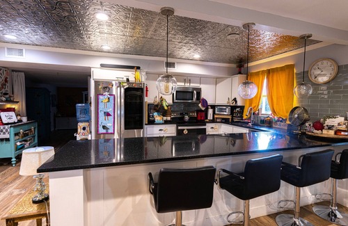Palm Valley House | Perfect & Private - 2 lg bedrooms, huge kitchen, hot-tub & more "Summer Special"