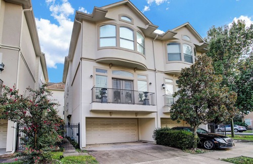 Washington Ave./ Memorial Park House | Perfect proximity: 3 Br / 3.5 Bath townhome