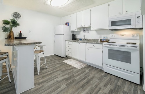Golden Glades - The Woods Apartment | Perfect Quiet King Suite near Mayo