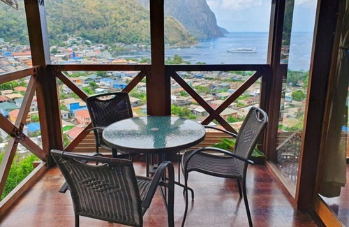 Soufriere House | Perfect Relaxing Getaway | Close to Soufrière Beach, Tet Paul Nature Trail