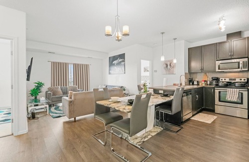 Southeast Edmonton Apartment | Perfect, Relaxing King Bed Suite W/Free Parking