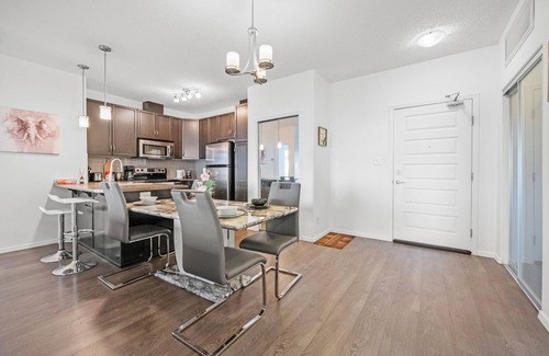 Southeast Edmonton Apartment | Perfect, Relaxing King Bed Suite W/Free Parking