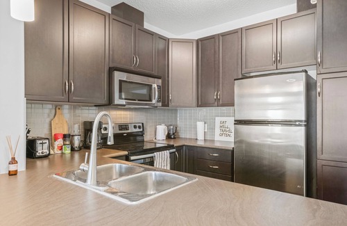 Southeast Edmonton Apartment | Perfect, Relaxing King Bed Suite W/Free Parking