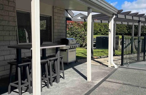 Tauriko House | Perfect retreat - 5 bedroom home with pool and spa
