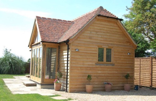 Chichester Cottage | Perfect retreat for a relaxing break close to Goodwood, South Downs & Chichester