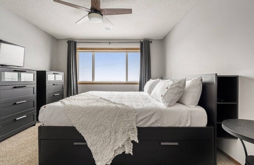 Northwest Calgary House | Perfect Rocky Mountain Views Sleeps 8