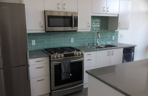 Central Okanagan House | Perfect Romantic Getaway. Private, amazing views and hot tub.