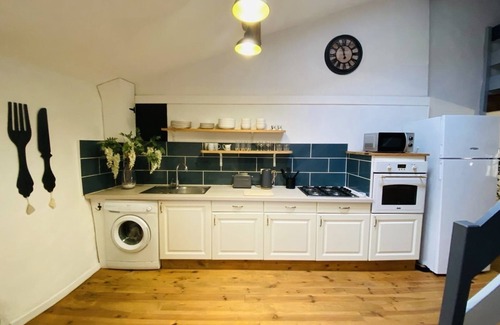 La Chapelle-Pouilloux Cottage | Perfect spacious country retreat with large pool and activity barn