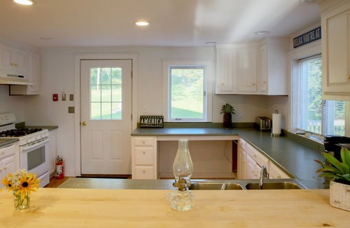 Rumney House | Perfect & Safe Family Adventure! Lake & Mountains! Weddings! Business Retreats!