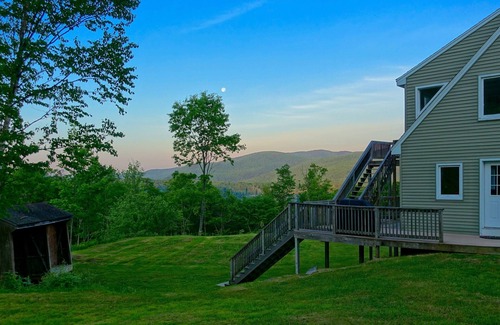 Rumney House | Perfect & Safe Family Adventure! Lake & Mountains! Weddings! Business Retreats!