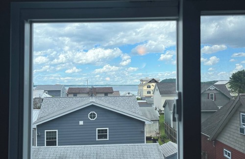 Malta Apartment | Perfect Saratoga Lake apartment! Central location for both racetrack and lake!