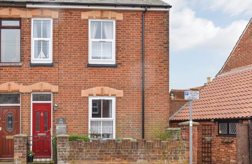 Caister-on-Sea Cottage | Perfect seaside haven offering a warm welcome to guests and their dogs.
