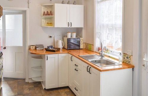 Caister-on-Sea Cottage | Perfect seaside haven offering a warm welcome to guests and their dogs.