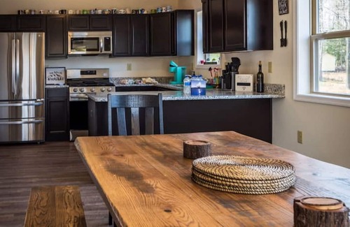 Pocono Summit House | Perfect Ski getaway/Lakefront in Poconos 6 bedroom +Loft, 6.5 bath sleeps 14+