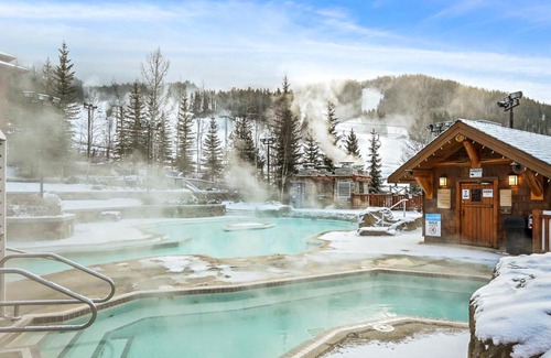 East Kootenay Apartment | Perfect Ski or Bike in-out Hot Tub Pool