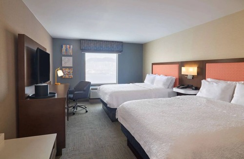Smithfield Hotel | Perfect Smithfield Retreat with Pool - Free Breakfast | 4 Units