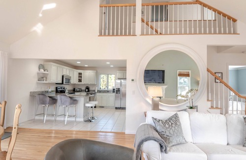 Shinnecock Hills House | Perfect Southampton Getaway - Pristine Home with Water Views