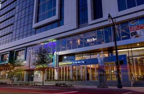 Downtown Atlanta Apartment | Perfect special event getaway in the heart of downtown, Atlanta — resort style!