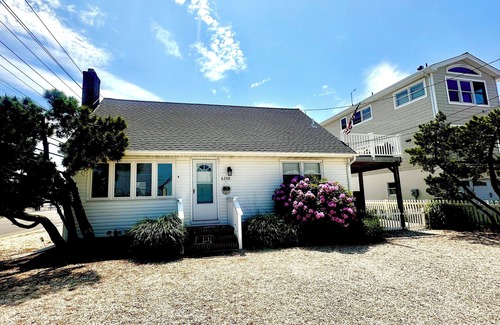North Beach Haven House | Perfect spot! Cape Cod -1 block to beach and bay with views!