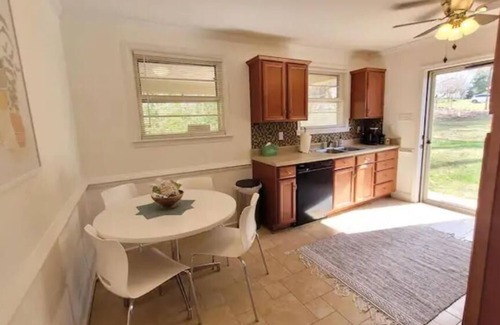 Lynchburg Apartment | Perfect Spot for Graduation! 2 Mi to LU- Renovated 2 Bed 1 Bath