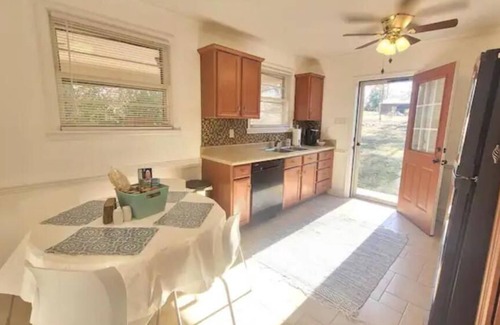 Lynchburg Apartment | Perfect Spot for Graduation! 2 Mi to LU- Renovated 2 Bed 1 Bath