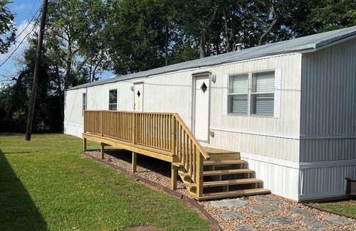 Texas Gulf Coast Region House | Perfect Spot for Relaxing! Quick access to industrial facilities and beach.