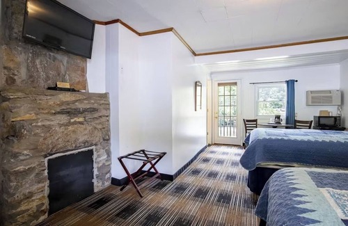 Cherokee Hotel | Perfect Spot For Smoky Mountain Explorers, Sightseers & Outdoor Enthusiasts