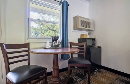 Cherokee Hotel | Perfect Spot For Smoky Mountain Explorers, Sightseers & Outdoor Enthusiasts