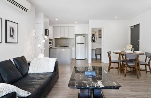 Indooroopilly Apartment | Perfect Spot Near CBD & UQ | Spacious 2Beds Apt