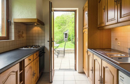 Awenne Cottage | Perfect spot on the edge of a large wood