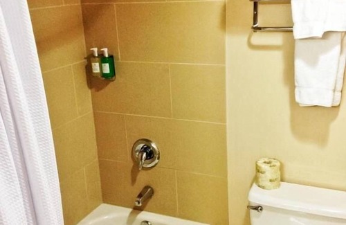 Wenatchee Hotel | Perfect Spot To Relax! 2 Convenient Room w/Large Window, Free Parking, Pool