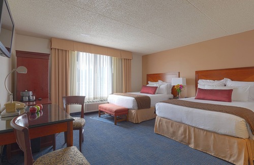 Wenatchee Hotel | Perfect Spot To Relax! 2 Convenient Room w/Large Window, Free Parking, Pool