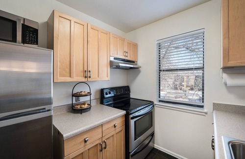 Whittier Apartment | Perfect Spot! Walk to Pearl Street, CU, Google & hiking!